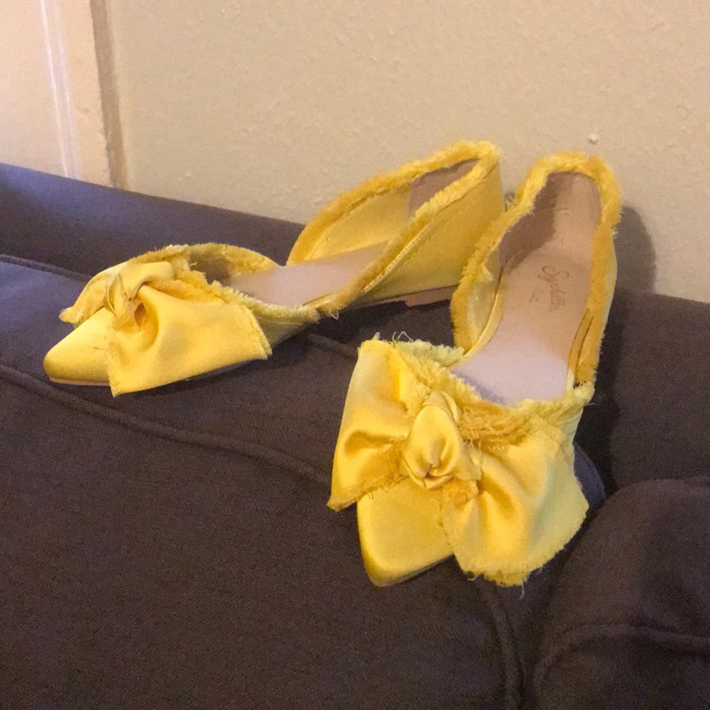 YELLOW SATIN SEYCHELLES BOW FLATS